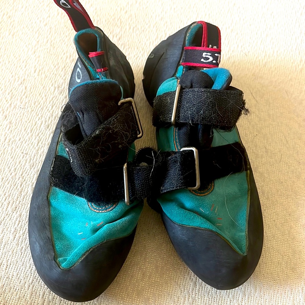 Anasazi women’s climbing shoe